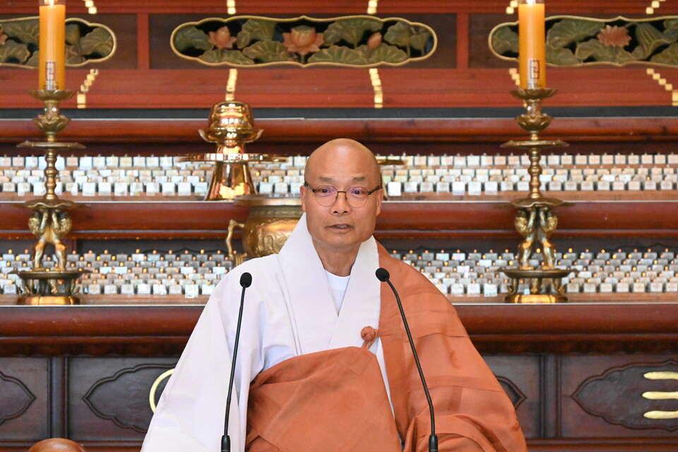 조계종 중앙종회 최대 종책모임인 불교광장 신임 회장으로 추대된 경우스님(제24교구본사 선운사 주지)이 인사말을 전하고 있다. 