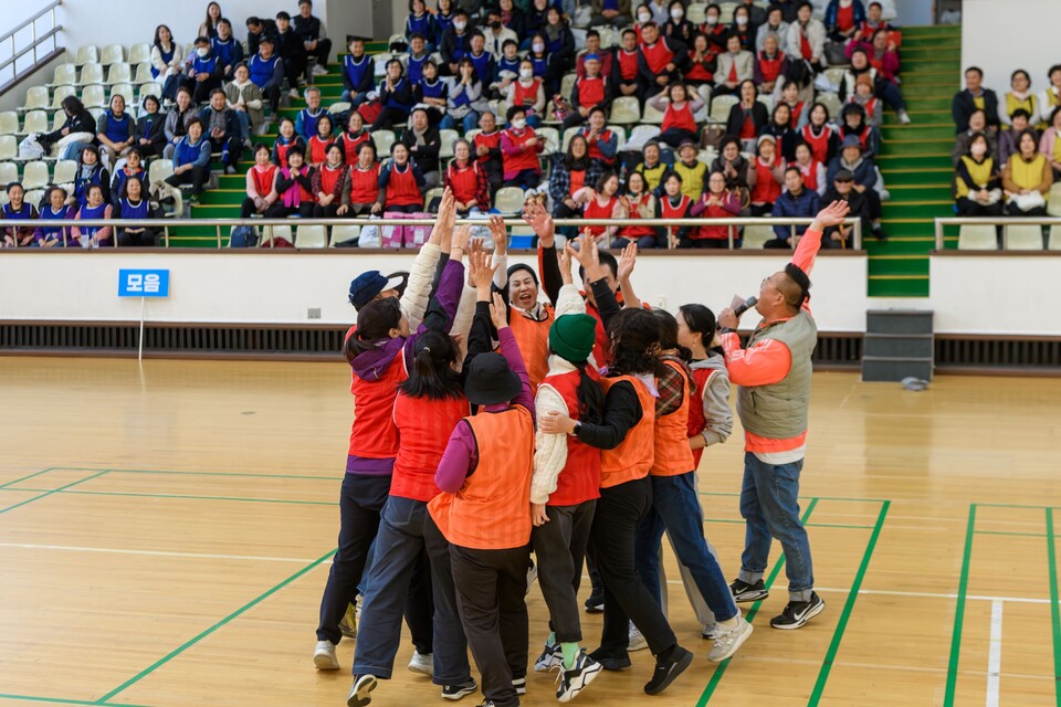 종교간 우정과 화합을 다지는 체육대회.