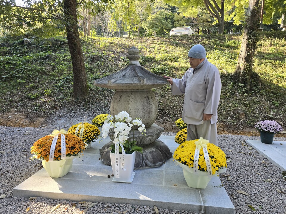 ���Ӱ� ���� ������ ȿ�罺���� �ε��� �ٶ󺸰� �ִ� ��������.