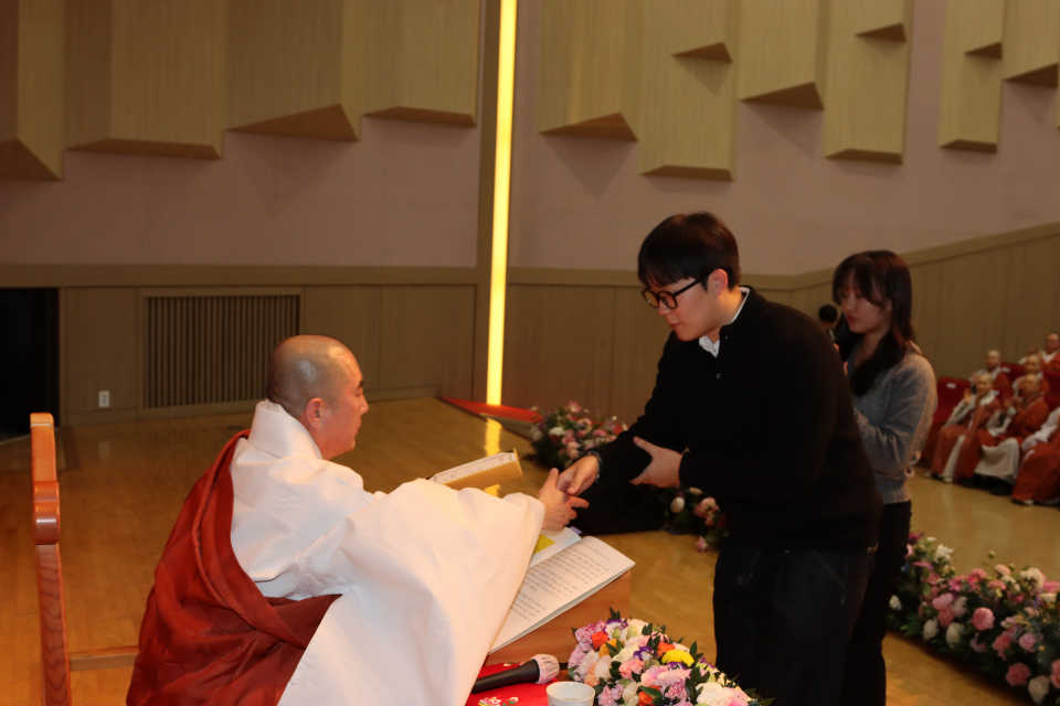 ������� 11��5�� ���� ����Ȧ���� ������ ������ȸ�� �����ߴ�. ������� ������ �̻��� ���������� �������� ��ǥ���� ����ø�� �����ϴ� ���.