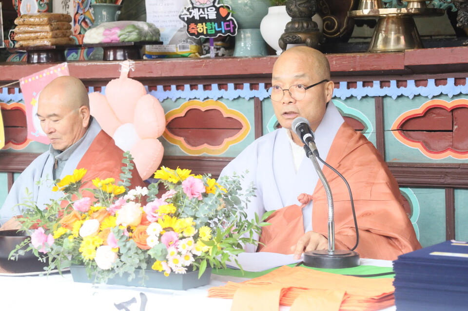 삼귀의와 오계를 설하는 전계대화상 경우스님