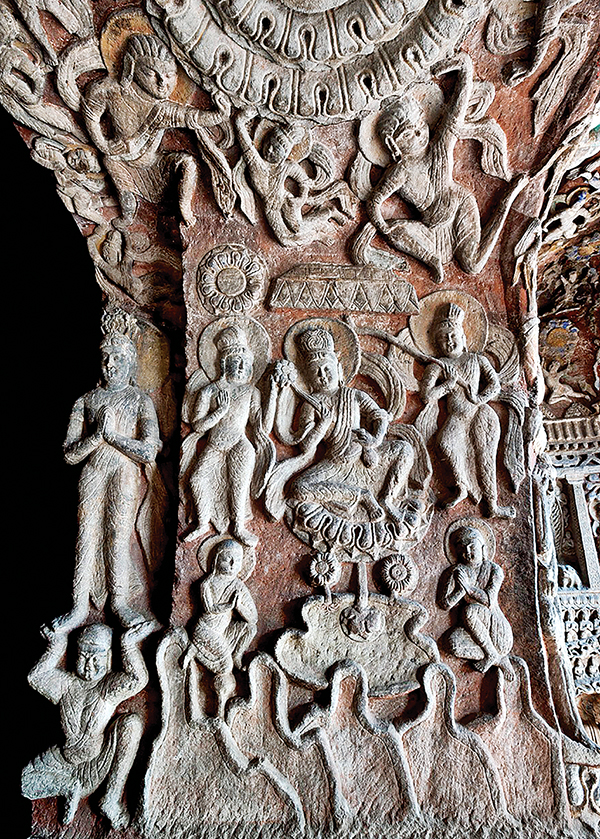 명창 동벽. 깨달음의 지혜를 상징하는 문수보살이 연화좌 위에 앉아 계신다.