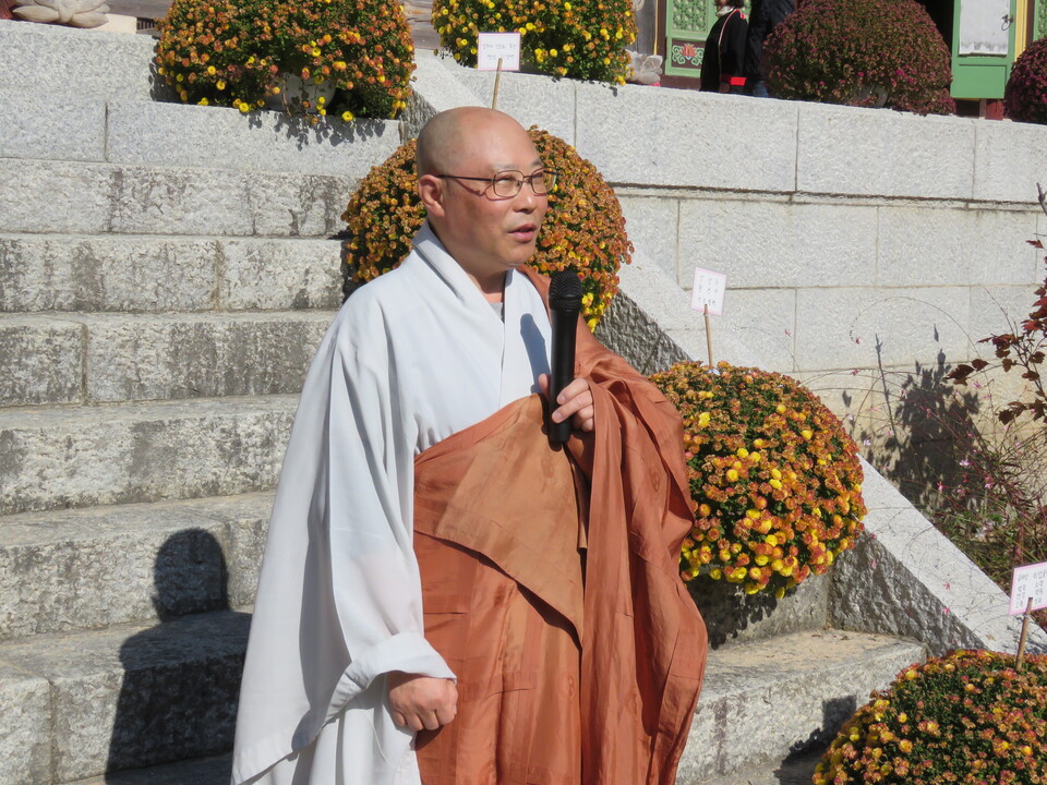 ���Ƚ����� ������ ������ û���ϸ� �� ���䰡 û�������١��� ��ó���� ����ħó�� ���� ���� ���� �Ǹ� ���� �����ϰ� �ִ� ������� ���� �����Ǿ� �ִ� ���簡 �ƴ϶� ���� �Ȱ��� ����ü�� ���簡 �ȴ١��� �ݷ��ߴ�. 