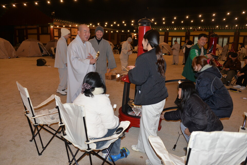 �켮������ �л���� �������� ���������� �ݷ��ϰ��ִ�