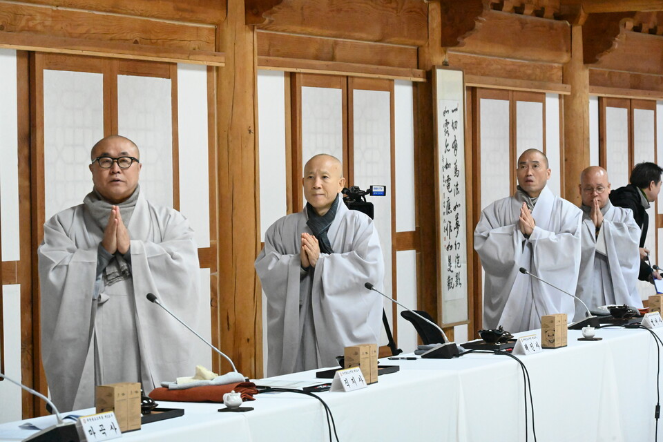 제85차 교구본사주지협의회 회의에 참석한 스님들의 모습.