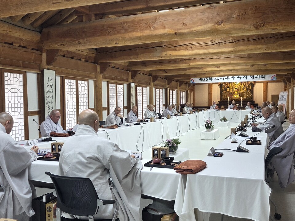 조계종 교구본사주지협의회 제85차 회의가 제3교구본사 신흥사 설법전에서 개최됐다.