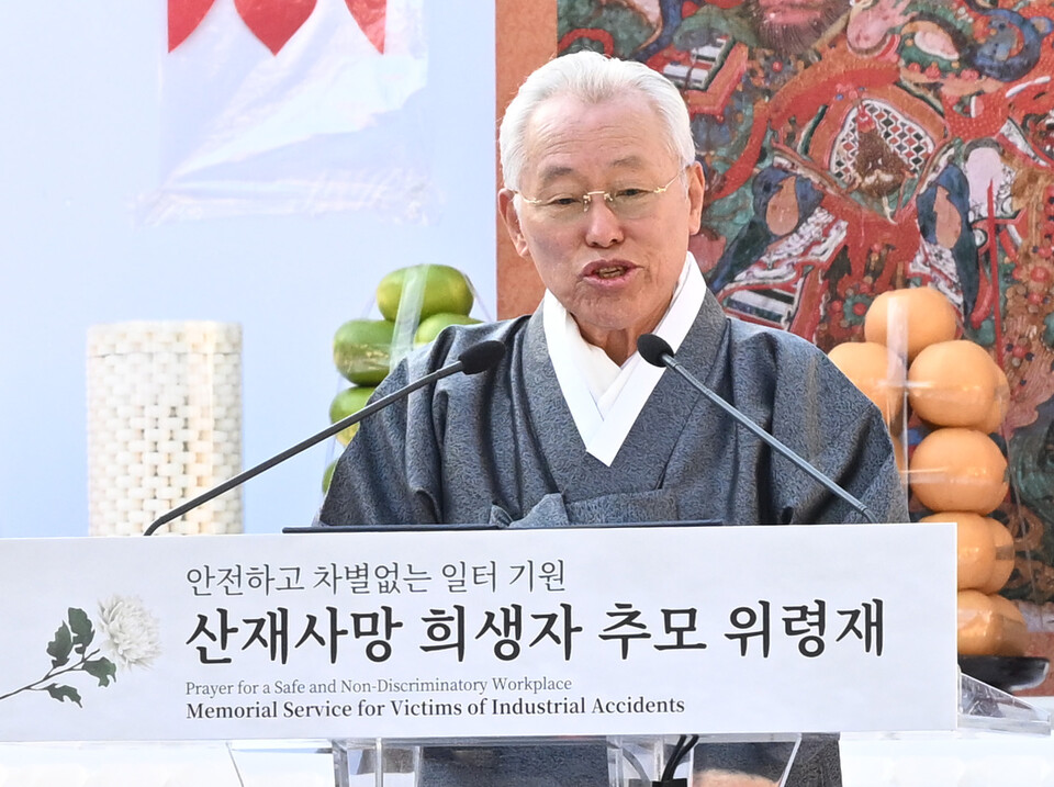 추모사 하는 최종수 성균관장.