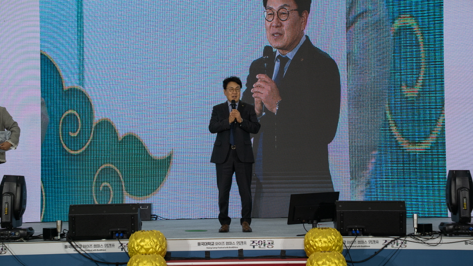 ������ ������ķ�۽� ������ �λ縻�� �ϰ� �ִ�.