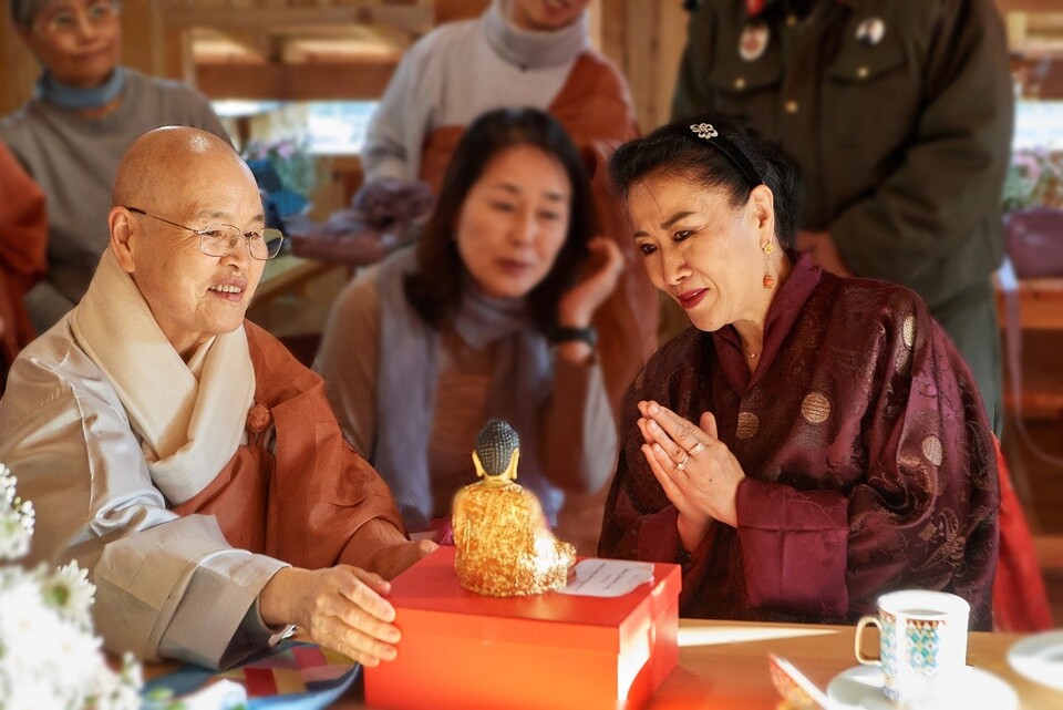 �����񱸴�ȸ�� ���뽺�԰� ü�� �絷(Tshering Yangdoen Wangchuck) ��ź �մ����� ����.