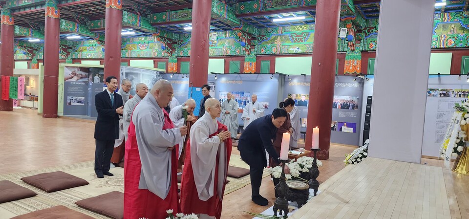 타종단스님들도 조문했다.