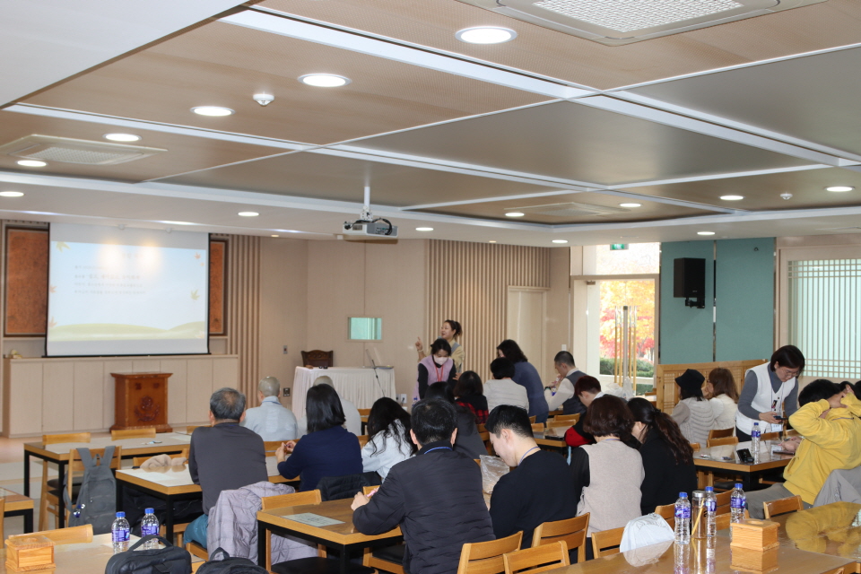 겨울불교학교에서 활용가능한 다채로운 프로그램을 담아낸 '불레협 자료집 3'을 소개하고 있다.
