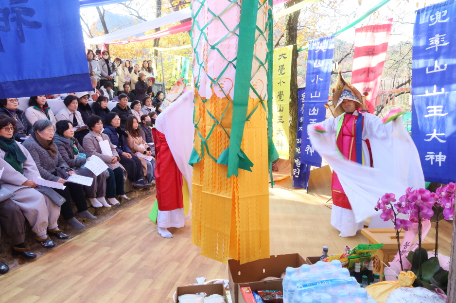 작법 중인 스님들