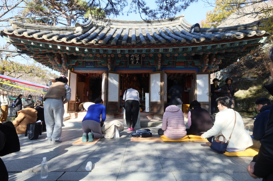 도솔천 내원궁도 기도중