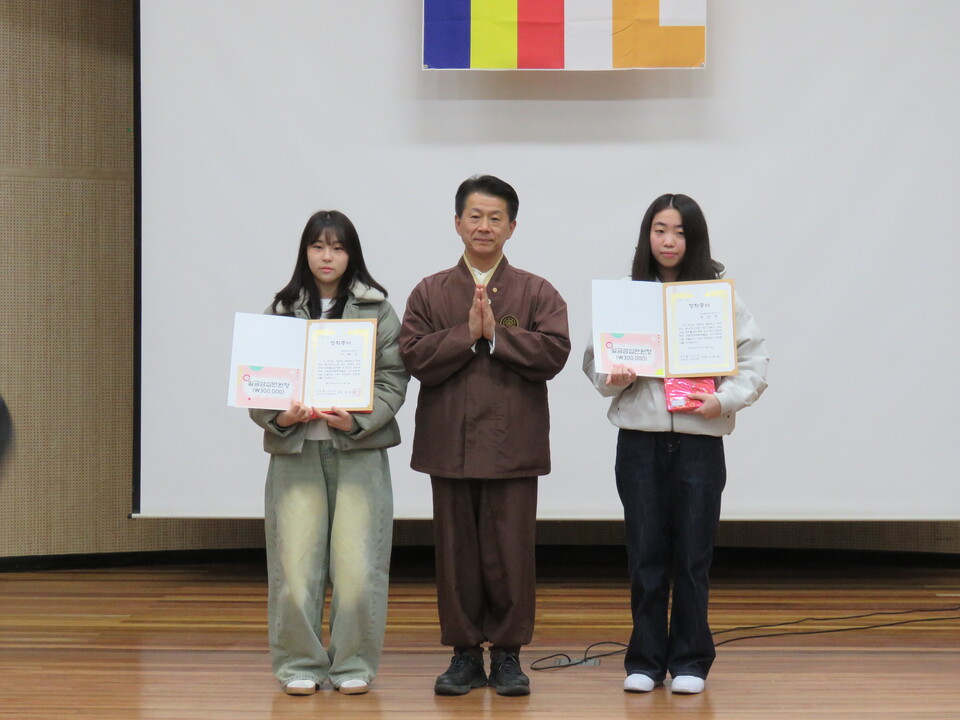 고등학생 장학금 전달.