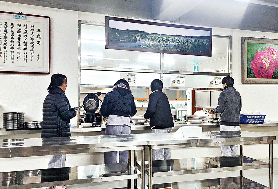 저녁공양 모습. 