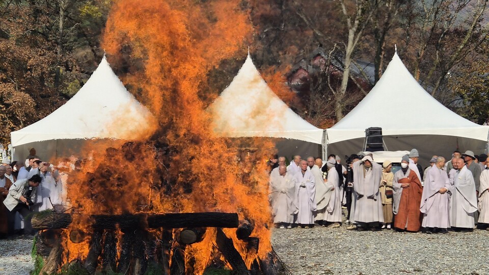 조계종 원로의원이자 금산사 조실인 금산당 도영대종사 다비식이 11월24일 금산사 연화대에서 엄수됐다.