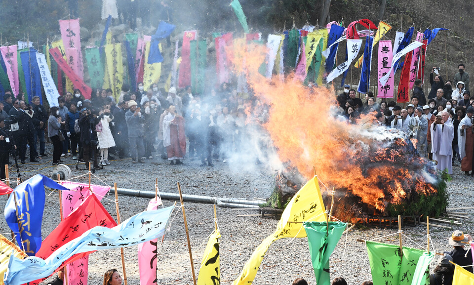 한평생 전법의 길을 걸으며 불교 대중화를 위해 힘쓴 조계종 원로의원이자 금산사 조실인 금산당 도영대종사의 다비식이 11월24일 경내 연화대에서 엄수됐다.