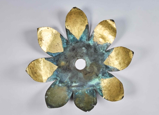 월정사팔각구층석탑 금속장엄물 하부 연꽃장식.