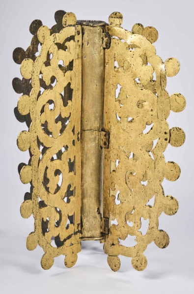 월정사팔각구층석탑 상륜부 금속장식물인 구름과 연기모양의 수연.