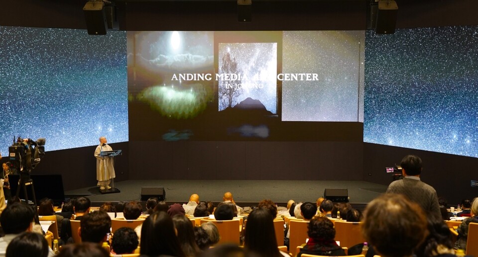 정관스님이 3세대 죽음준비교육을 티저영상으로 소개하고 있다.