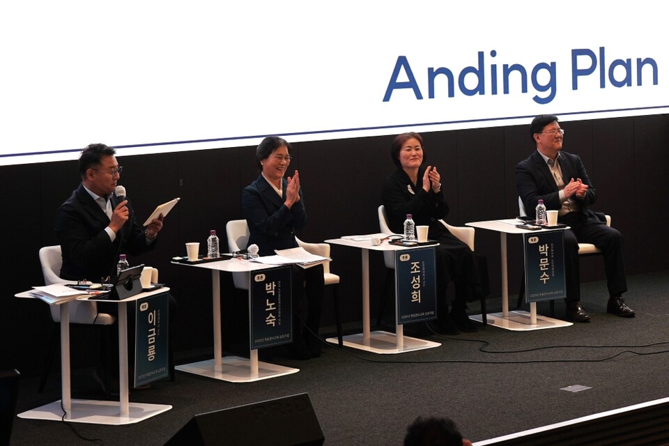 복지 전문가와 정부 관계자 등이 참석해 주제 발표에 대한 토론이 이어졌다.