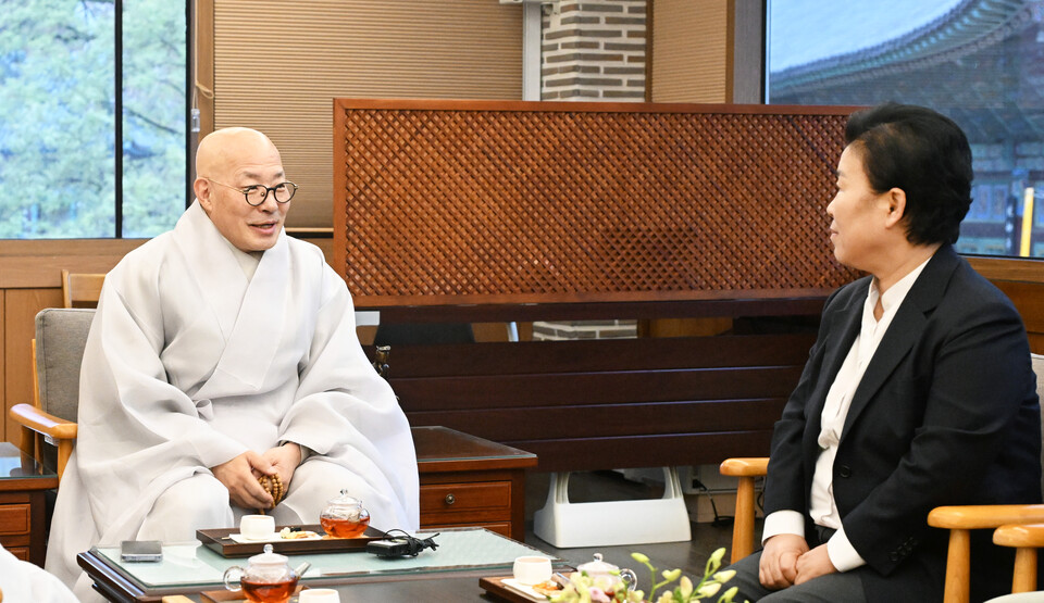 총무원장 진우스님이 교육의 중요성에 대해 이야기하고 있다. 
