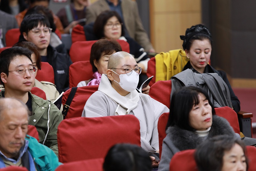 �����ϰ� ����� ��û�ϴ� ���