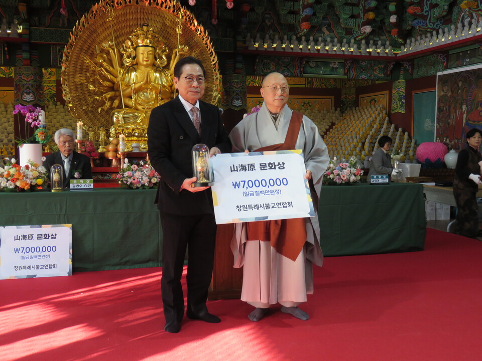 â��Ư�ʽúұ�����ȸ ���Ӱ��� ������ �������� �̻�� �۰����� ����� ����� �����ߴ�. 