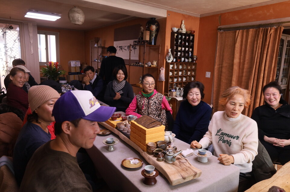 집중하는 참가자들