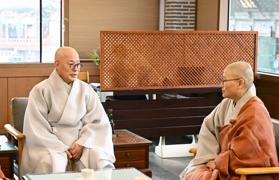 ���޽� ���� ȯ���� ������ �ִ� ������ �ѹ����� ���콺��(����)�� �ּ������� ���.