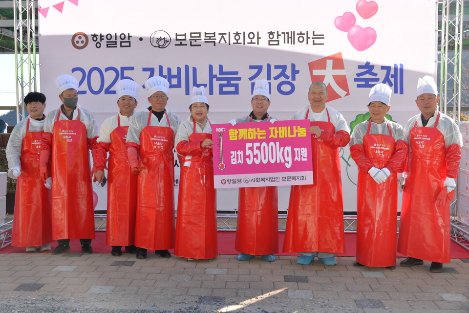 보문복지회 이사장 연규스님이 김장김치 5,500kg을 여수시에 전달했다.