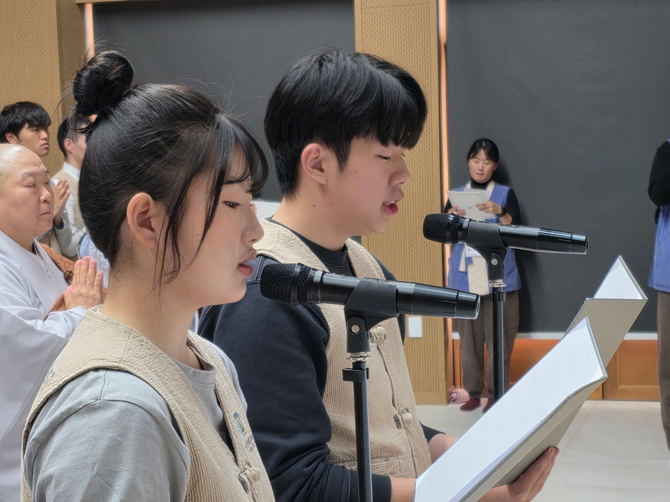 �߿����� �����ϴ� �л���.