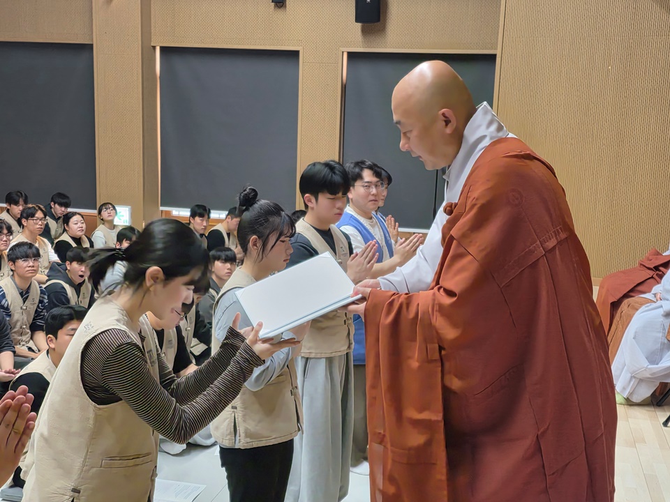 ����ø�� �����޴� �л���.