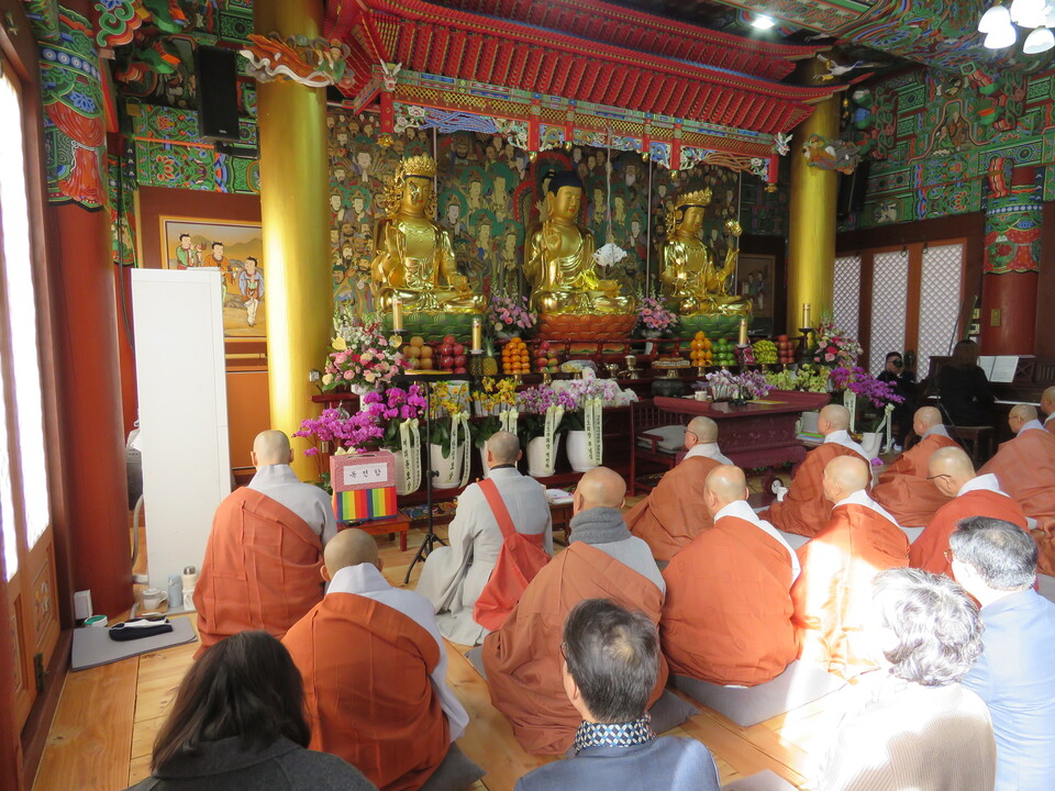 â�� ���簡 �������� ��û�� �ƹ�Ÿ������ ���ݺһ��� ȸ���� �˸��� ������ 12��13�� �����ߴ�.