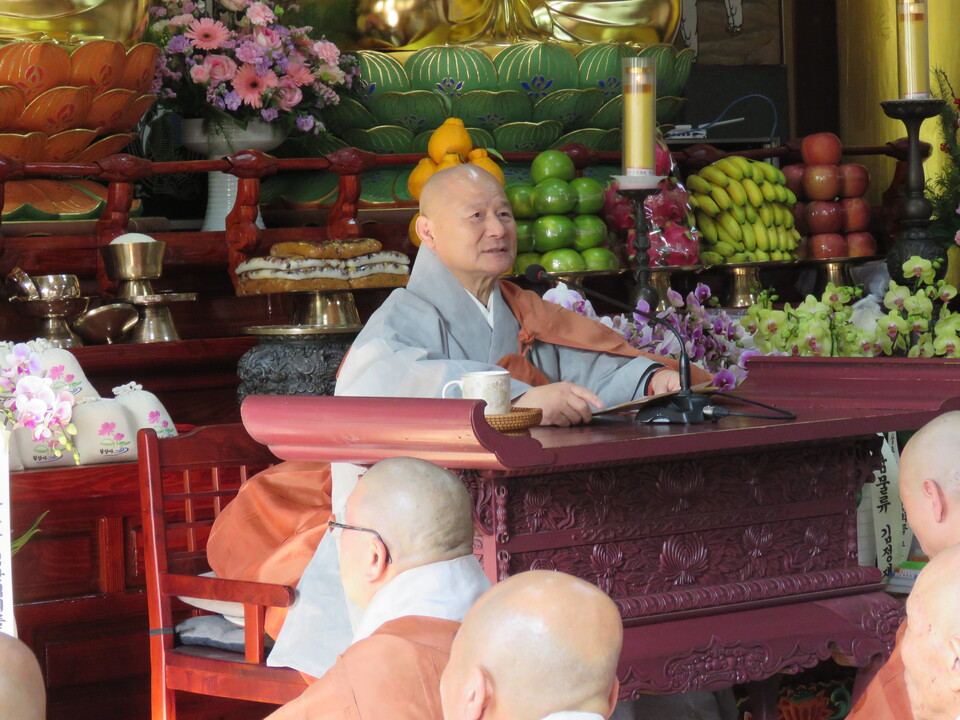 ���������� ���ڽ����� �һ��� ����� ġ���ϸ� "�ŷ��� ������ �̷������ ���� ��̽ø� ������ ã�� ���� �������� ����µ� ���� �޶�"�� �����ߴ�.&nbsp;