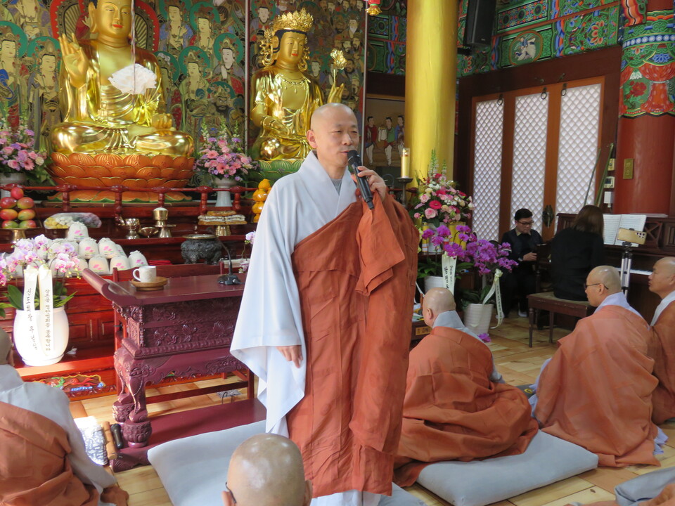 ���� ���� ���������� �����ڴԵ��� �Žɰ� �������� �һ簡 �����ϰ� ����� ���� �����ϰ� �����Ѵ�"�� �λ��ߴ�.