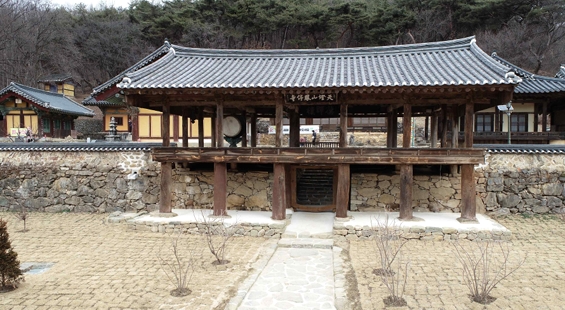 국가유산청이 국가지정문화유산 보물로 지정 예고한 안동 봉정사 만세루.