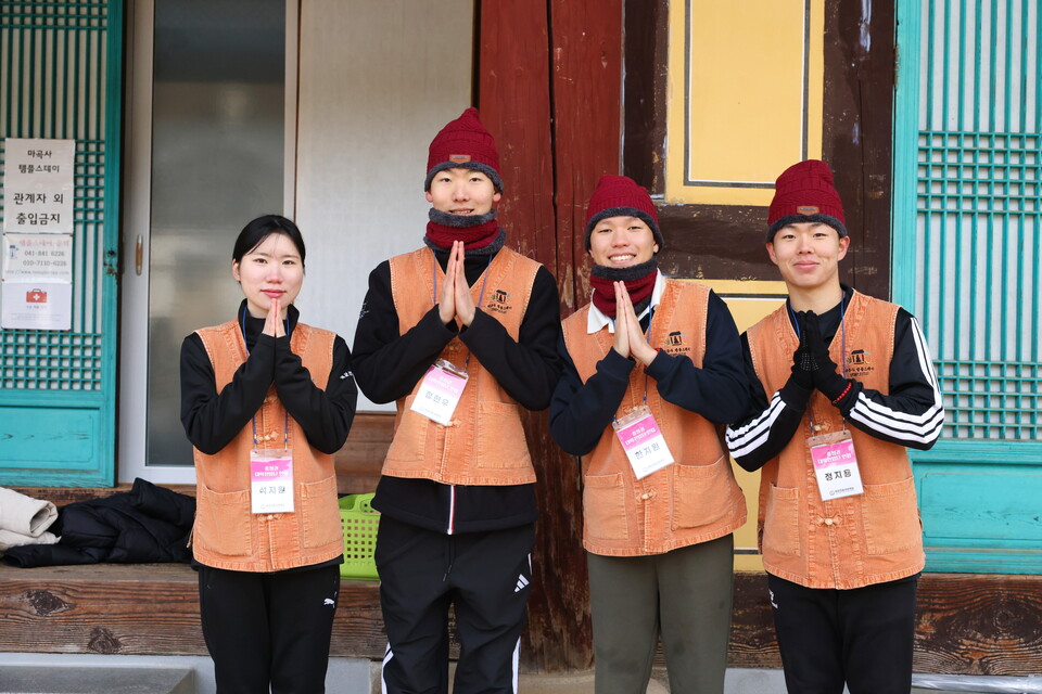 국군간호사관학교 불교동아리 ‘보리회’ 생도들과 이야기를 나눴다. 사진 왼쪽부터 보리회 회장 석지원 생도(4학년), 정현우, 한지원, 정지용 생도(이상 3학년)의 모습. 