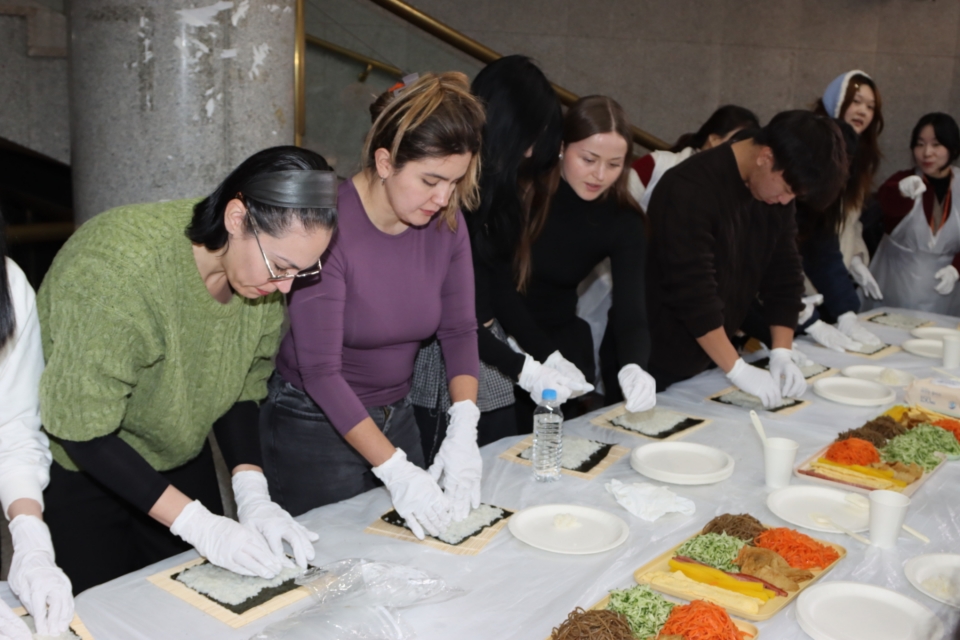 ���빮ȭ ü�踶������ �ܱ��ε��� �����ġ�� ��� ���� ���� �������. ������ ���� ���ͽ��� ���� �αⰡ ������ '���'�� ����� ���.