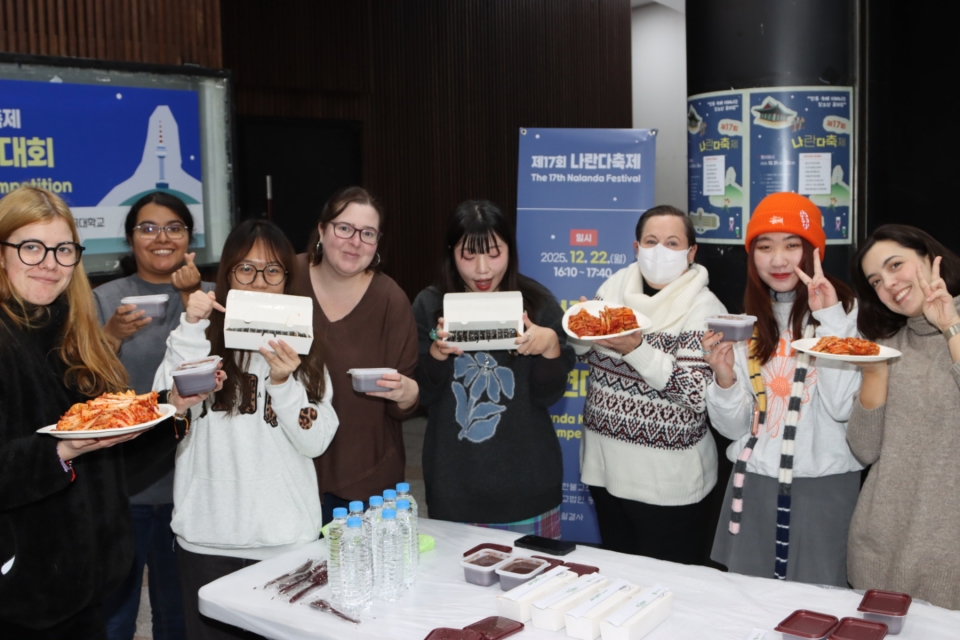 �ܱ��ε��� �����ġ�� ��� ����⸦ ü���� �� ���� ����Կ� ���.