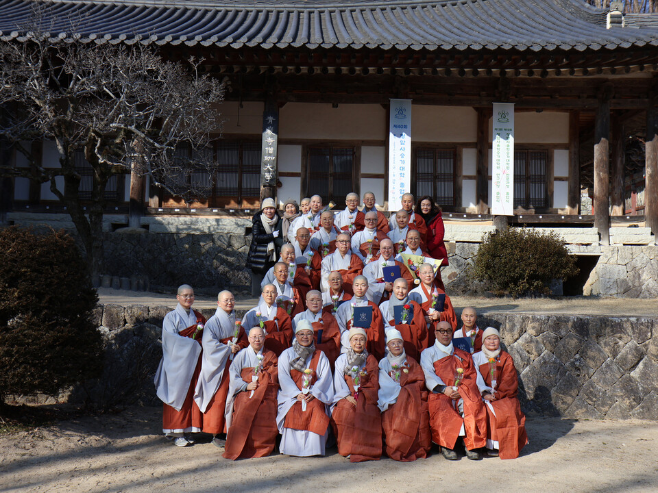 û�ϻ�°������� 1��29�� ��40ȸ û�ϻ�°����а� ��18ȸ û�ϻ����н°����п� ��������, ��13ȸ û�ϻ����н°����п� ���������� ������ 11���� ���� ���Ե鿡 ���� �������� �����ߴ�.