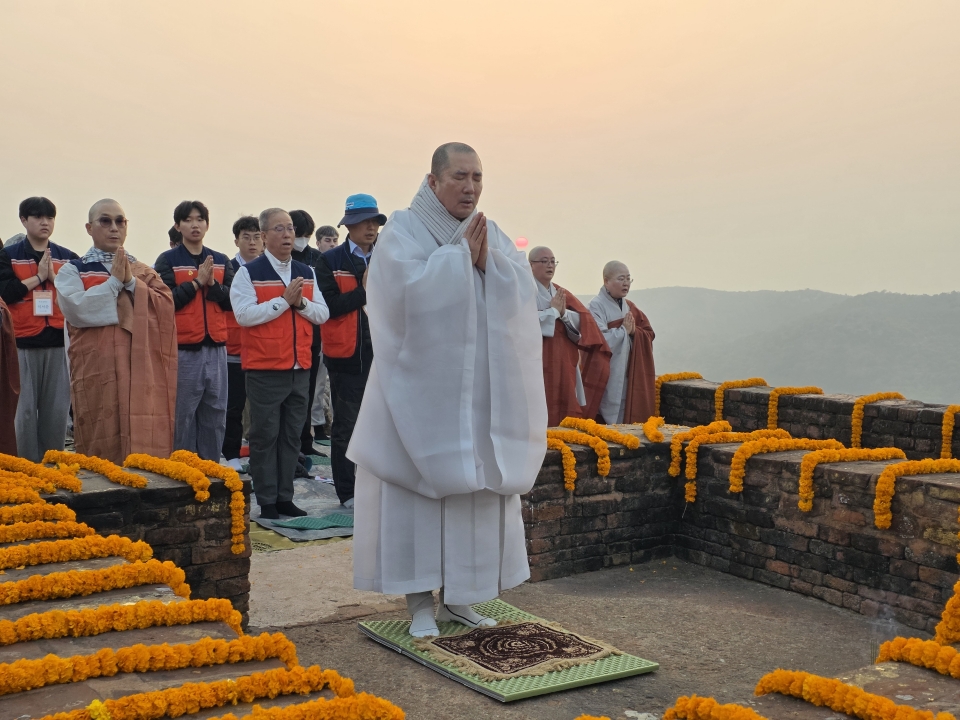 1��24�� ����⸣ ����꿡�� �⵵ �ø��� ���.