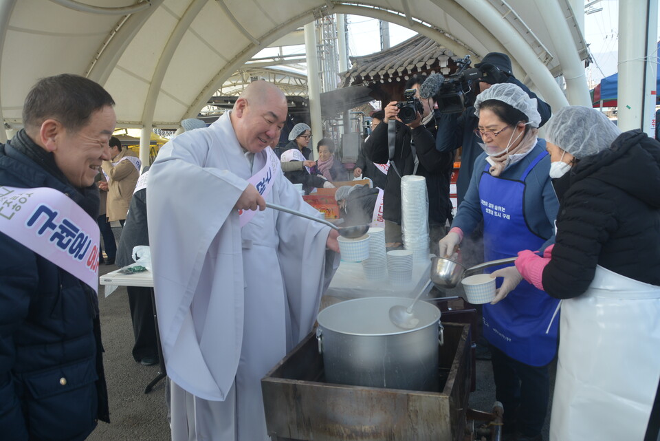 �켮������ �������� ���縦 �ϰ��ִ�