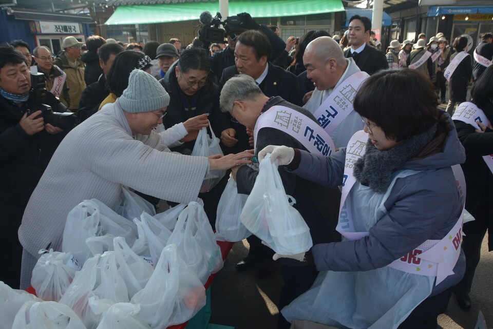 ���ʿ�-����, ���ָӴ� ����