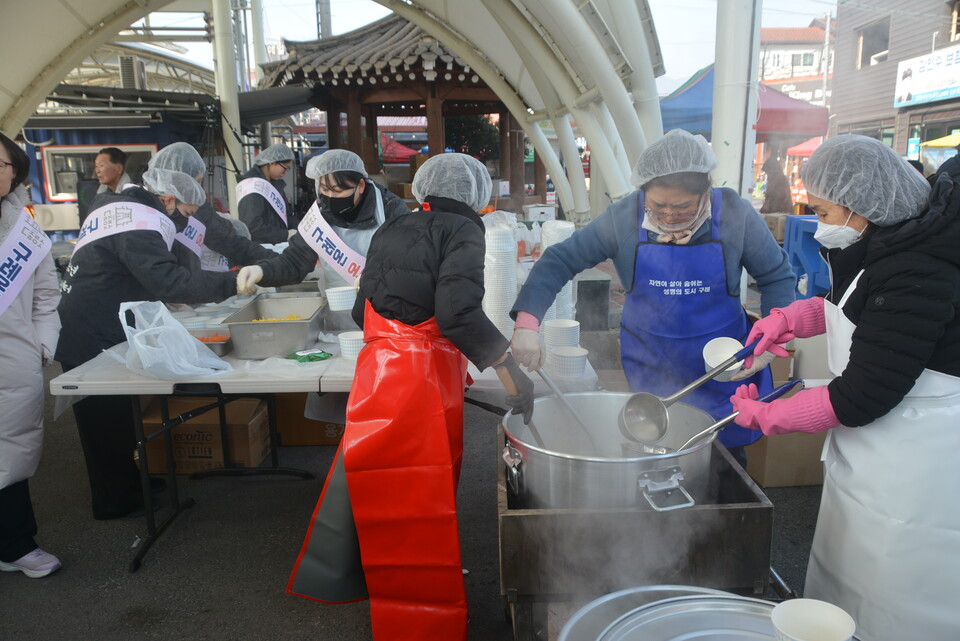 ���ʿ� ���� ������ȸ��ü�� �����ڵ��� �Բ��ߴ�