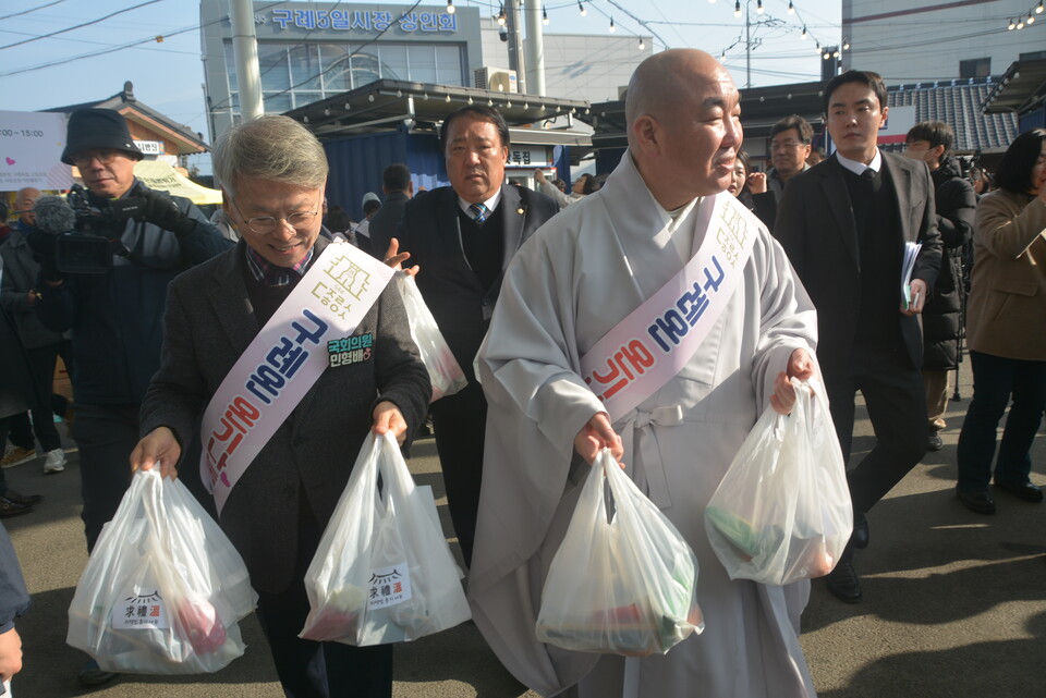 �켮���԰� ������ ��ȸ�ǿ��� ������ �����ٷ��̸� ��� ���ε��� ã�Ƴ������ִ�