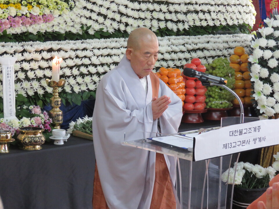 ����ȸ�� ���������� ���������� �������� ���� �뵶�� �ռ� �������ߵ��� �λ縦 �ް� �Ҵ�.