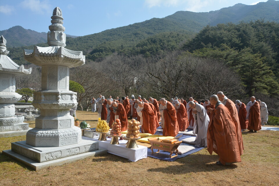 �ε��� ����