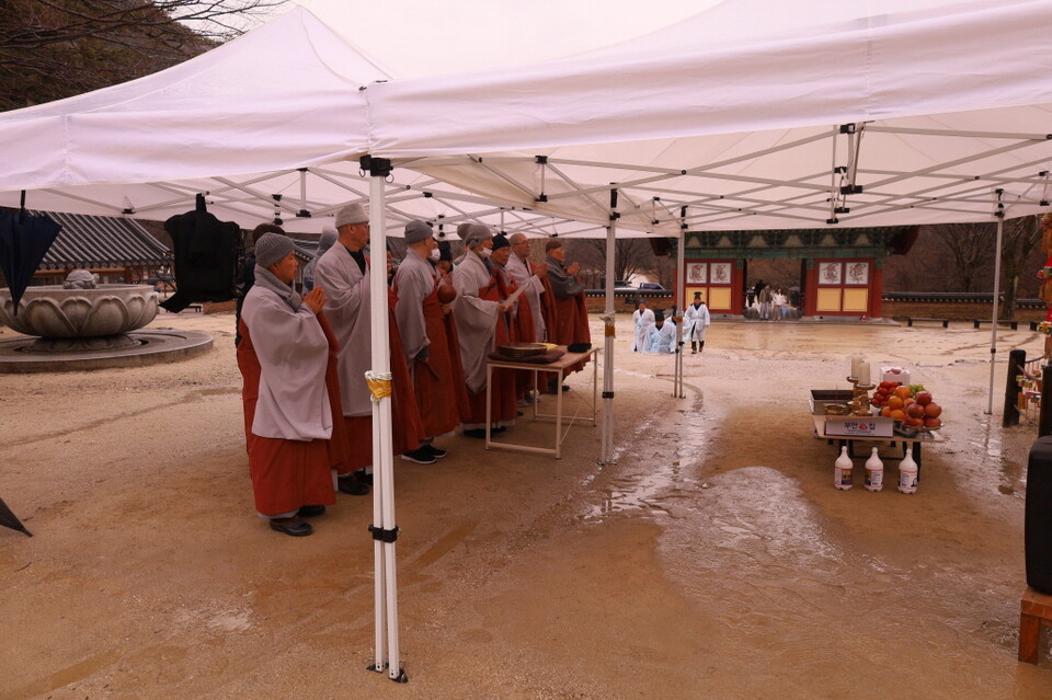 ���� ��Ƚ����� ����� ���� ���Ե��� õ������ ������ �� ����ϰ� �ִ�.