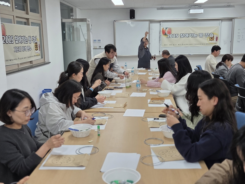 �Ķ��Ÿû�ҳ⿬��ȸ�� ã�ư��� �� ������ �ǽ��Ѵ�. ������ ������ 10�� �뱸 ���ΰ����� ���� ã�ư��� ��� ������ ���� ���.